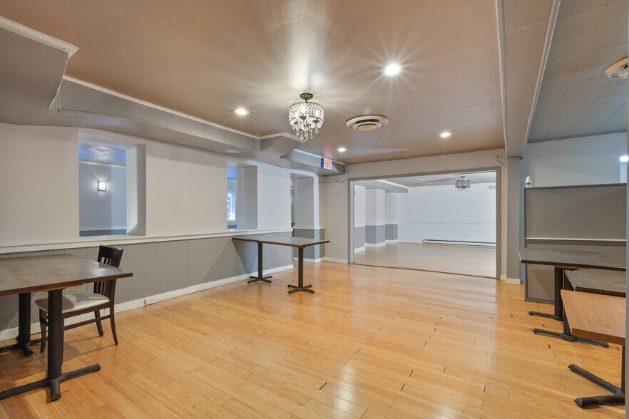More Photos Of 194-198 Main St, Emmaus Restaurant For Sale