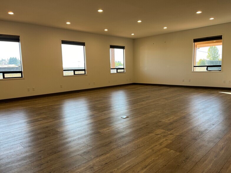 More Photos Of 31895 NW Hillcrest Ave, North Plains Office For Lease