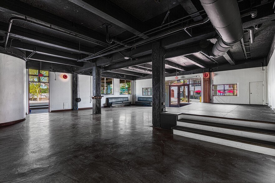 More Photos Of 369 N Palm Canyon Dr, Palm Springs Restaurant For Sale
