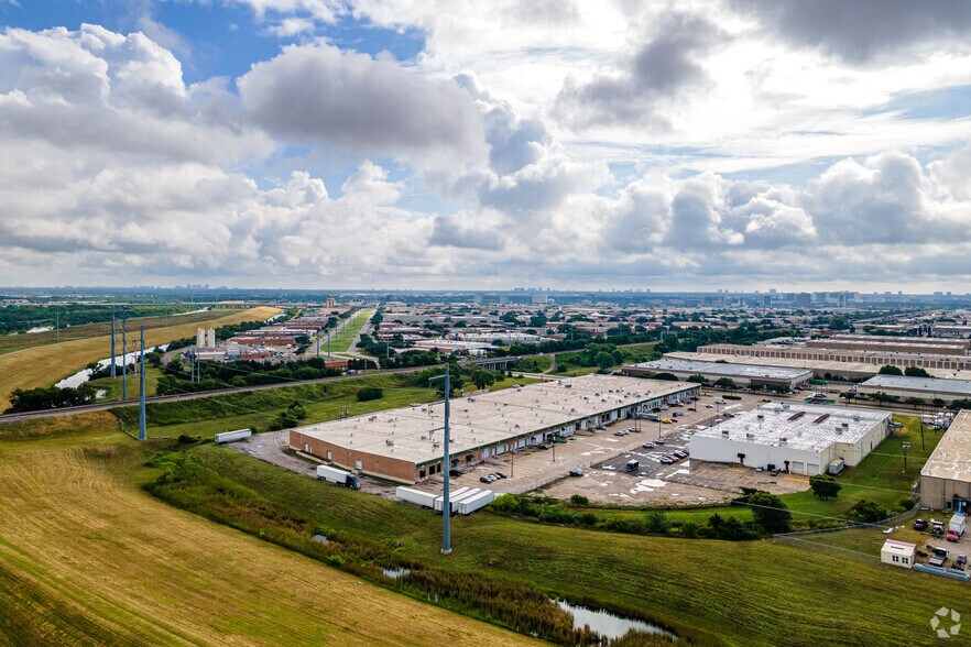 More Photos Of 151 Regal Row, Dallas Warehouse For Lease