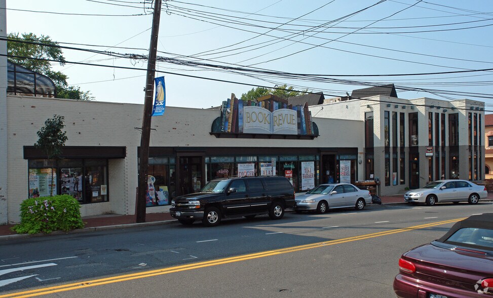 Primary Photo Of 313 New York Ave, Huntington Storefront For Lease