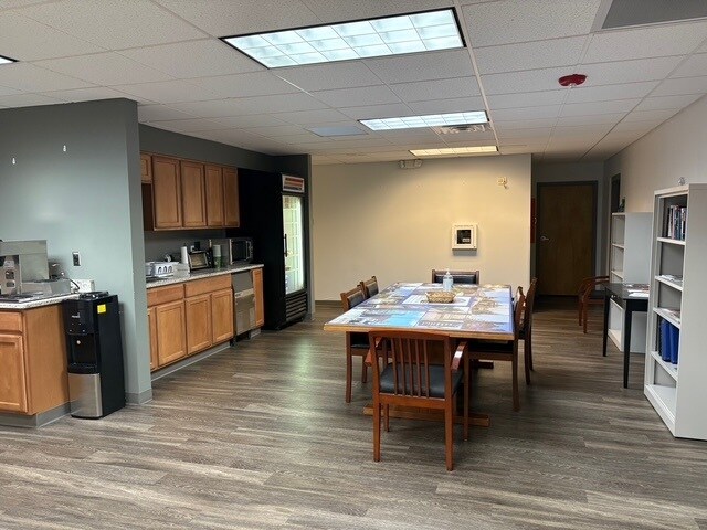 More Photos Of 111 Stow Ave, Cuyahoga Falls Office For Sale