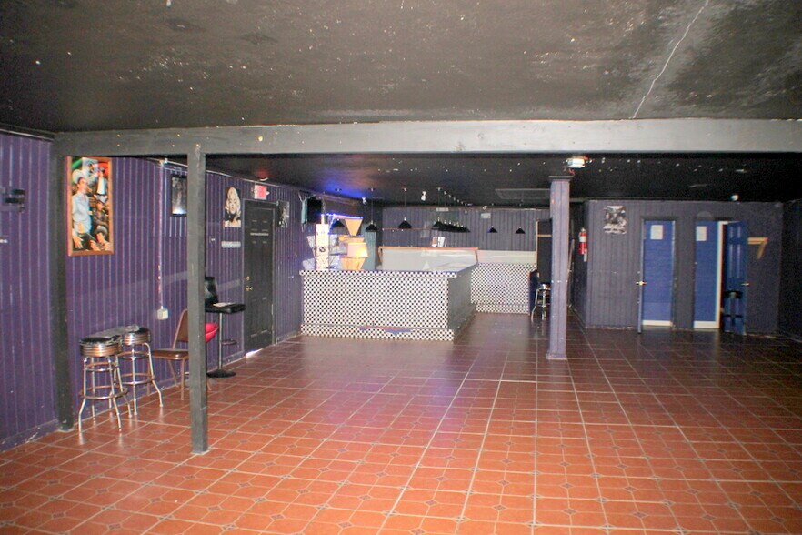 More Photos Of 3907 1/2 Canal St, Houston Bar For Lease