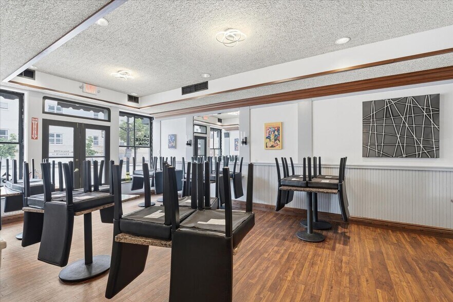 More Photos Of 2104 E Carson St, Pittsburgh Restaurant For Sale