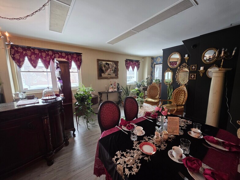 More Photos Of 57 Division St, Welland Storefront Retail Residential For Sale