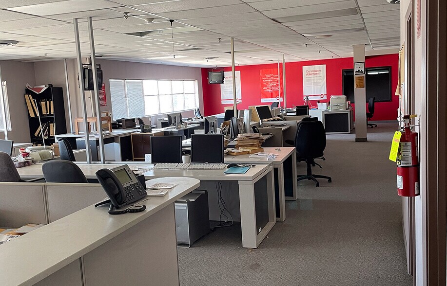 More Photos Of 1700 Church Av, Winnipeg Warehouse For Lease