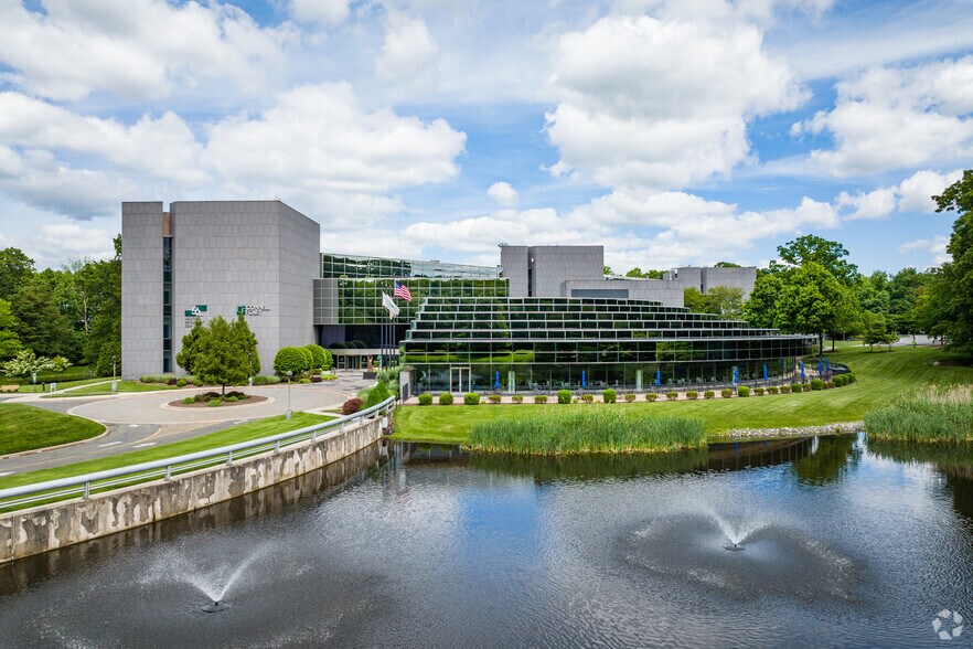 More Photos Of 56 Livingston Ave, Roseland Office For Lease