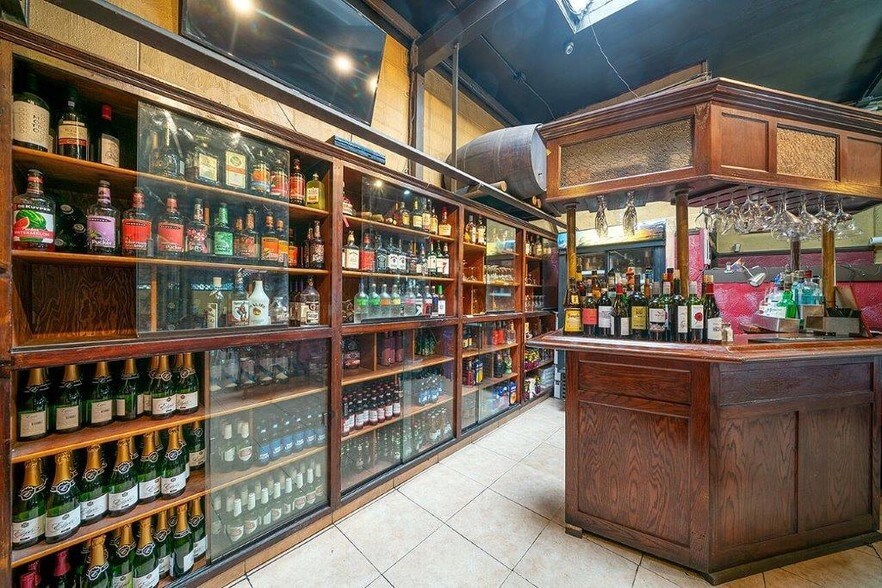 More Photos Of 1923 E Broadway, Long Beach Restaurant For Sale