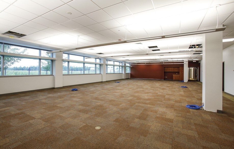 More Photos Of 641 Ridge Rd, Chazy Research And Development For Lease