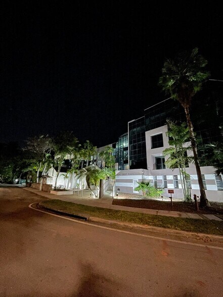 More Photos Of 2937 SW 27th Ave, Coconut Grove Office For Lease