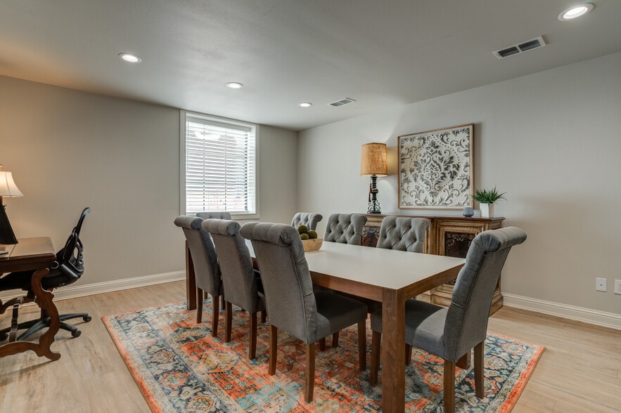 More Photos Of 604 E County Road 7200, Lubbock Office Residential For Sale