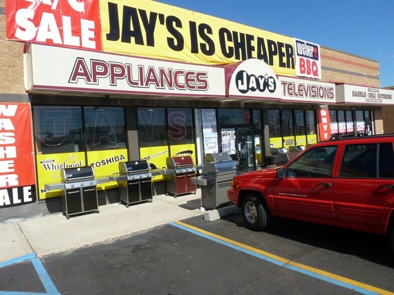 More Photos Of 3171 Hempstead Tpke, Levittown General Retail For Lease