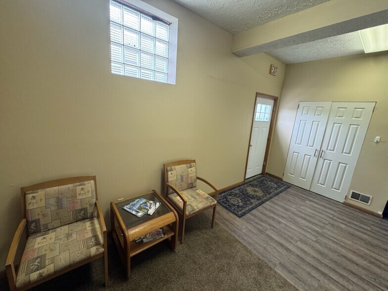 More Photos Of 108 Ball St, East Syracuse Flex For Sale
