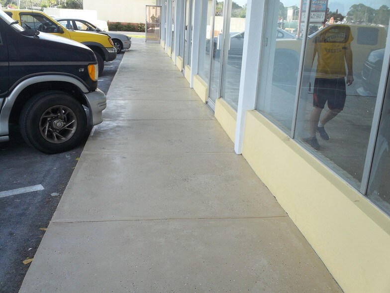 More Photos Of 2500-2512 S Hopkins Ave, Titusville Freestanding For Lease