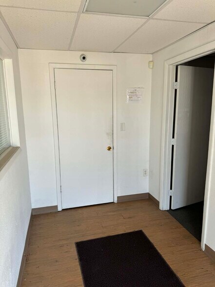 More Photos Of 825 Southway Cir, Fort Worth Flex For Lease