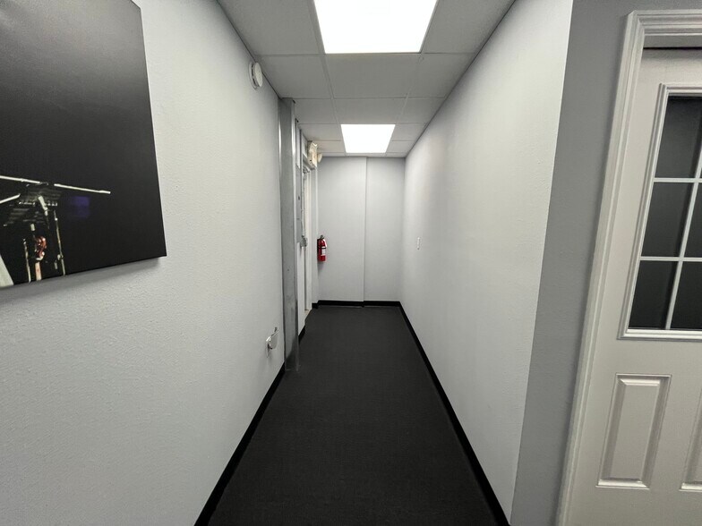 More Photos Of 4920 Lena Rd, Bradenton Light Distribution For Lease