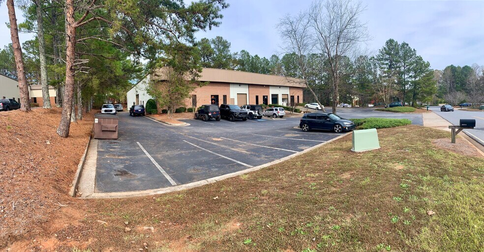 More Photos Of 3025 Trotters Pky, Alpharetta Warehouse For Lease