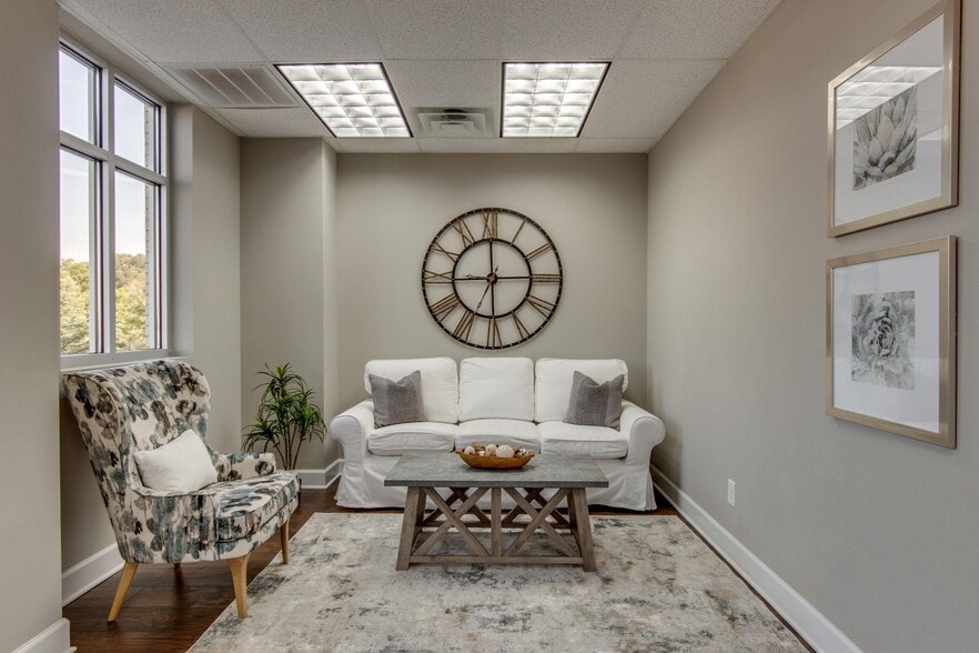 More Photos Of 212 Overlook Cir, Brentwood Office For Sale