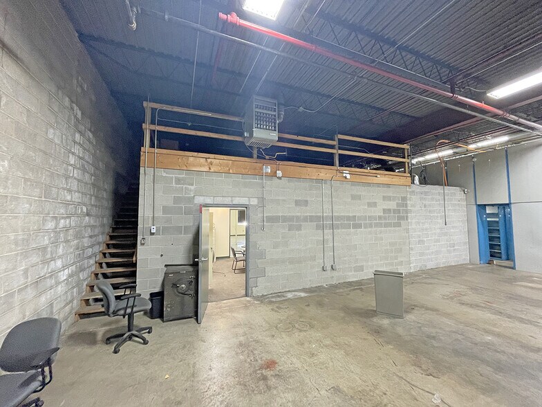 More Photos Of 24-26 Parkway Blvd, York Warehouse For Sale