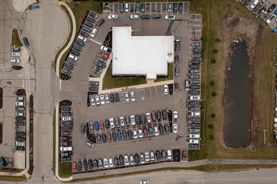 More Photos Of 9269 Park East Ct, Fishers Auto Dealership For Sale