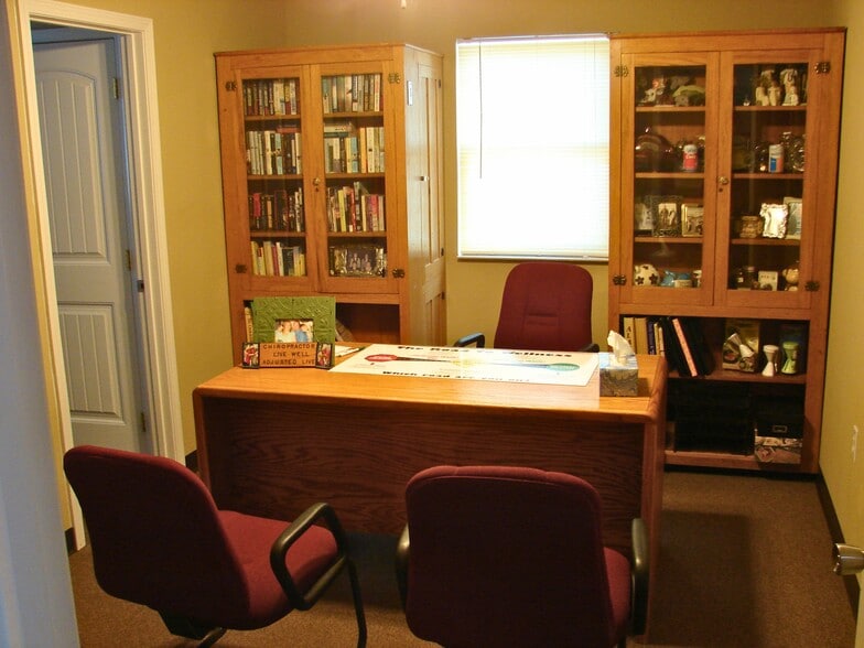 More Photos Of 1013 Cedar St, Bismarck Storefront For Sale