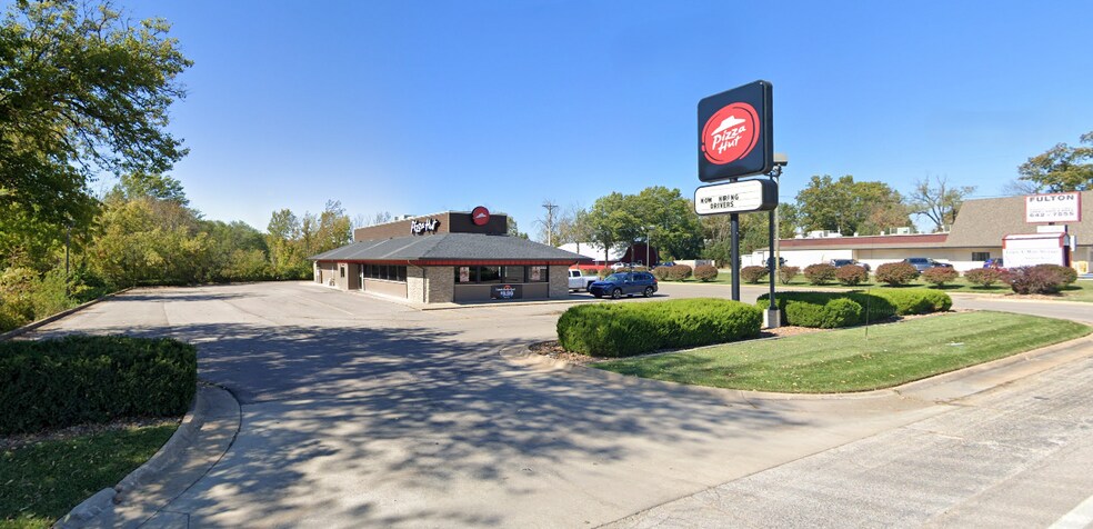 Primary Photo Of 2055 N Bluff St, Fulton Fast Food For Sale