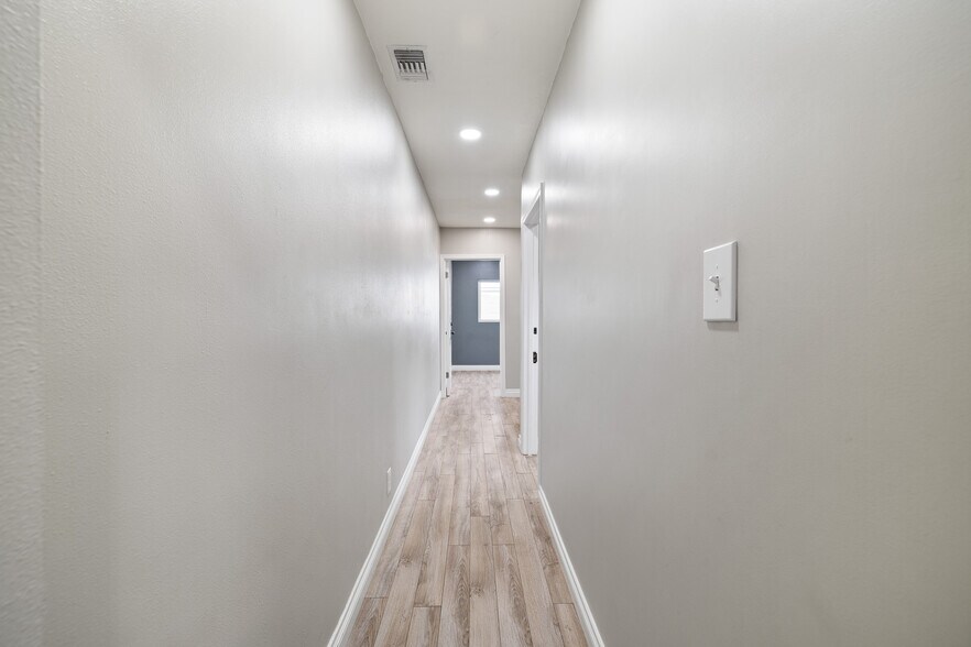 More Photos Of 5709 E Beverly Blvd, Los Angeles Office Residential For Lease