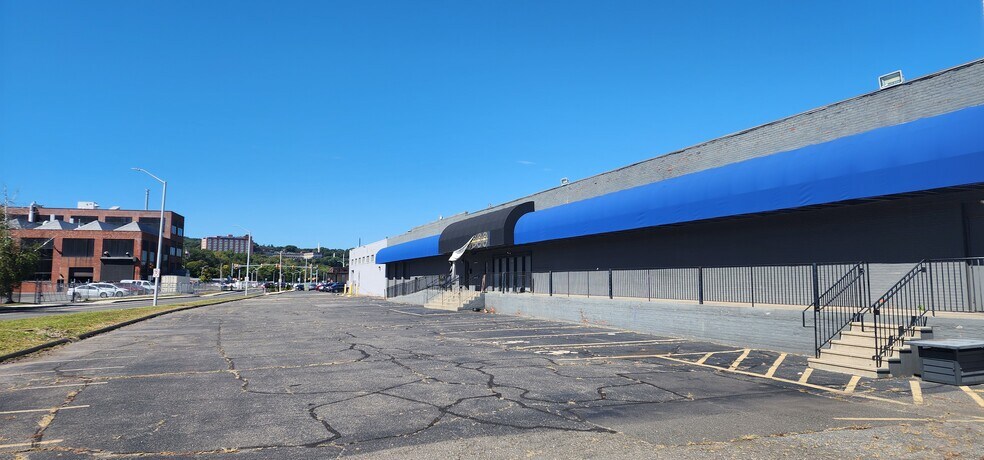 More Photos Of 195 Freight St, Waterbury Bar For Sale