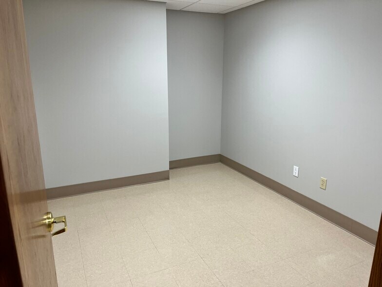 More Photos Of 365 Riffel Rd, Wooster Office For Lease