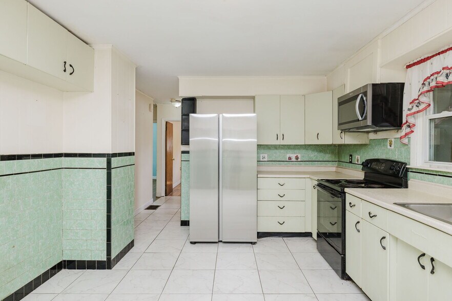 More Photos Of 817 State Rd, Westport Freestanding For Sale