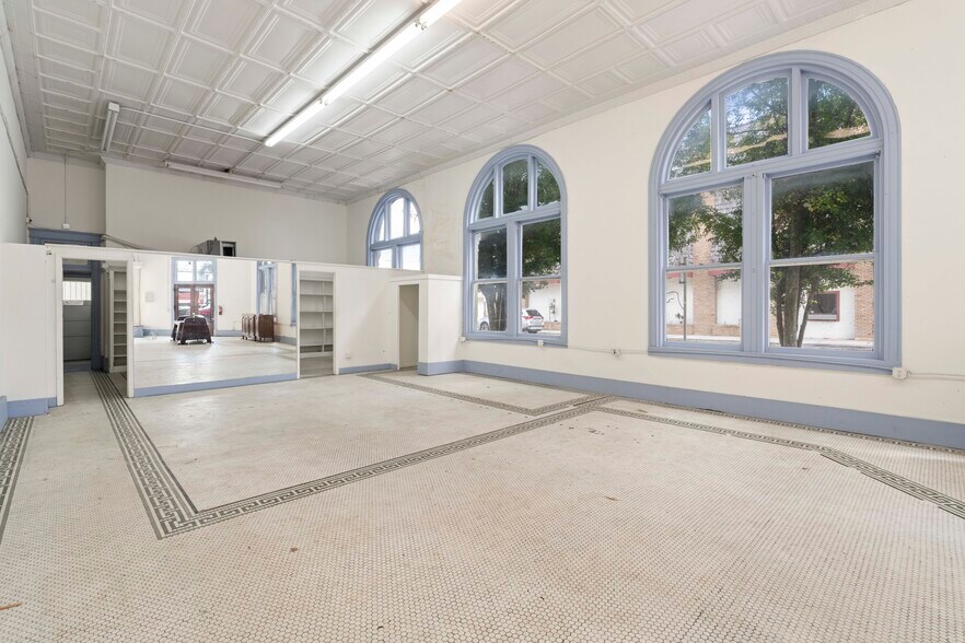 More Photos Of 106 W Oak St, Arcadia Storefront For Sale