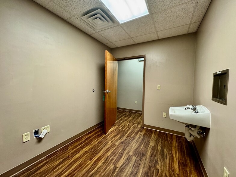 More Photos Of 4645 Village Square Dr, Paducah Storefront Retail Office For Lease