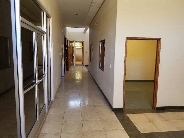 More Photos Of 5040 Edna Ave, Las Vegas Office For Lease
