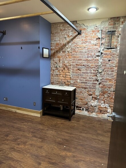More Photos Of 221 S Tryon St, Charlotte Storefront Retail Office For Sale