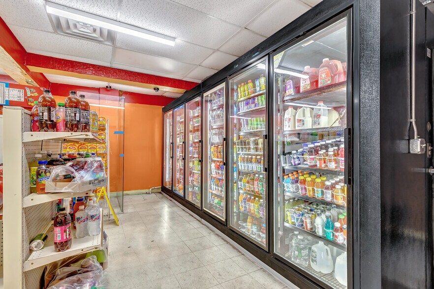 More Photos Of 902 Hamilton St, Somerset Convenience Store For Sale