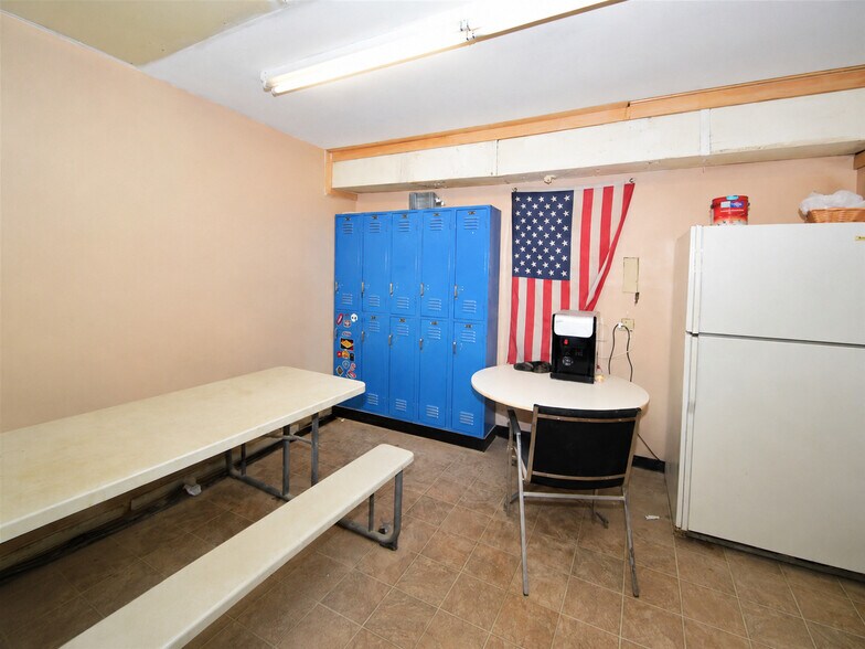 More Photos Of 55 Brook Ave, Deer Park Warehouse For Lease