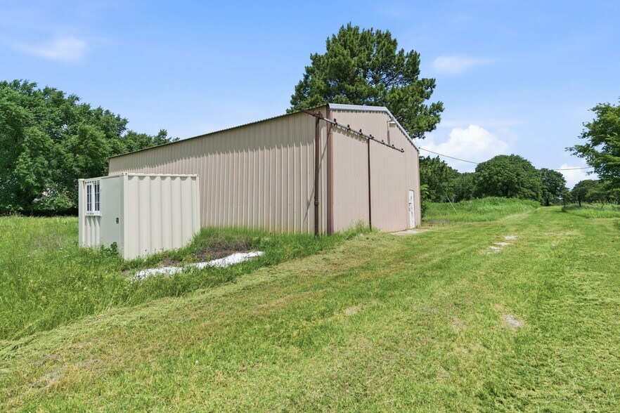 More Photos Of 3523 E Highway 199, Springtown Office For Sale