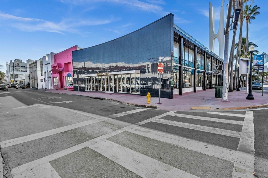 More Photos Of 743-755 Washington Ave, Miami Beach Bar For Lease