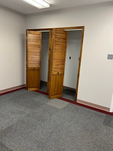 More Photos Of 5663-5673 Columbia Pike, Falls Church Office For Lease