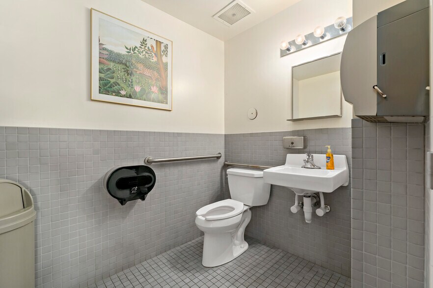 More Photos Of 7125 Saltsburg Rd, Pittsburgh Medical For Sale