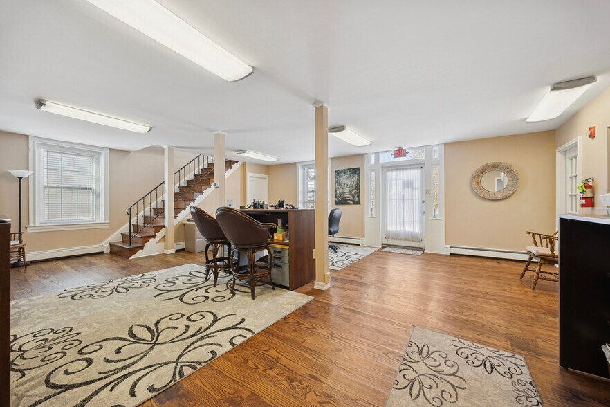 More Photos Of 46 Hilltown Pike, Line Lexington Office For Sale