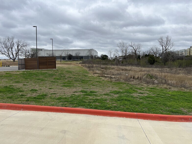 More Photos Of 1812 Parmer Ln, Austin Land For Sale