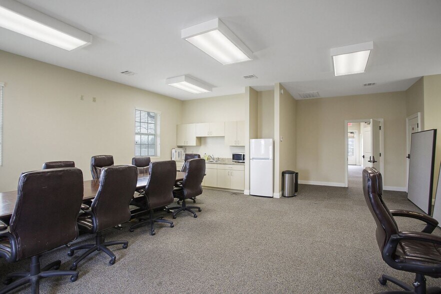 More Photos Of 1773 Ryan St, Lake Charles Office For Sale
