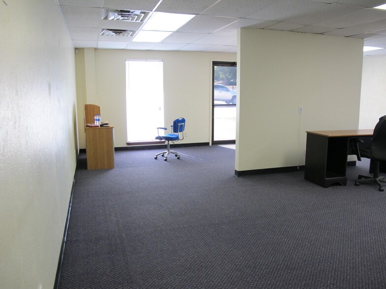 More Photos Of 1615 Dorchester Dr, Plano Office For Lease