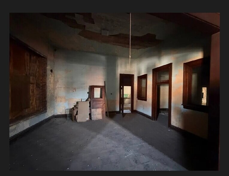 More Photos Of 307 W Pike St, Clarksburg Storefront Retail Office For Sale