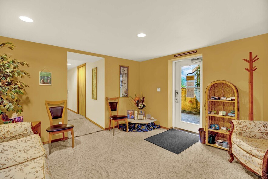 More Photos Of 1016 SE 12th Ave, Portland Office For Sale