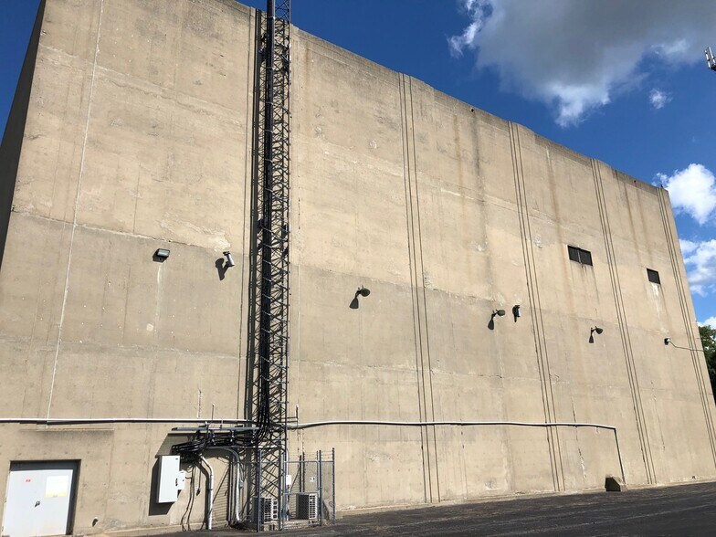 More Photos Of 1961 Base Ave, Springfield Industrial For Sale