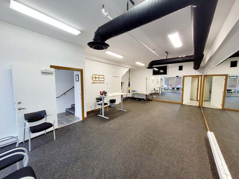 More Photos Of 5589 Byrne Rd, Burnaby Warehouse For Lease