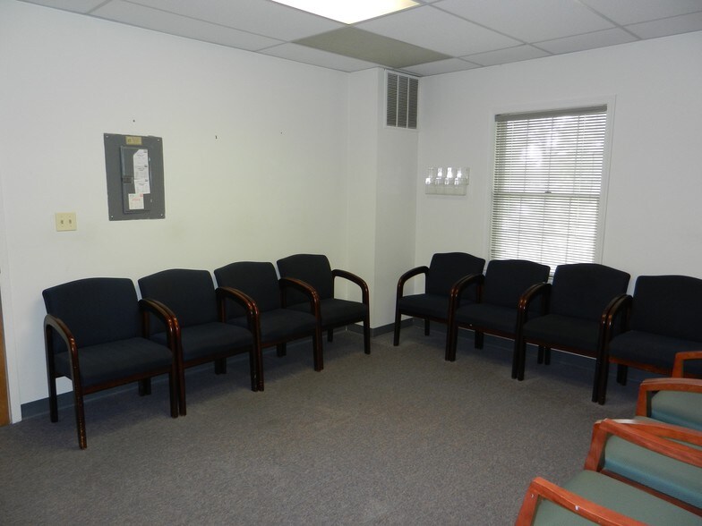 More Photos Of 552 Westfield Ave, Westfield Medical For Lease