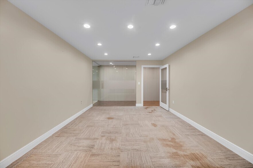 More Photos Of 224 NE 32nd Ct, Oakland Park Warehouse For Sale